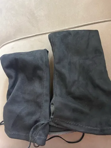 Bota semi nova em perfeito estado. 