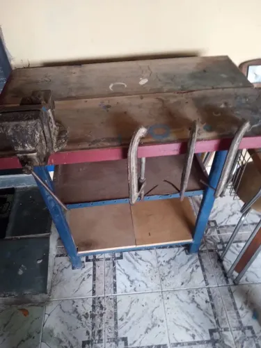 Bancada com morsa 