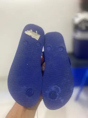 Crocs, assento e havaianas para crianças