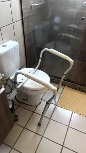 APOIO PARA LEVANTAR NO VASO SANITÁRIO