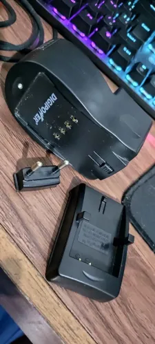 Carregador bateria Canon LP E-10 com plug americano e brasileiro bivolt