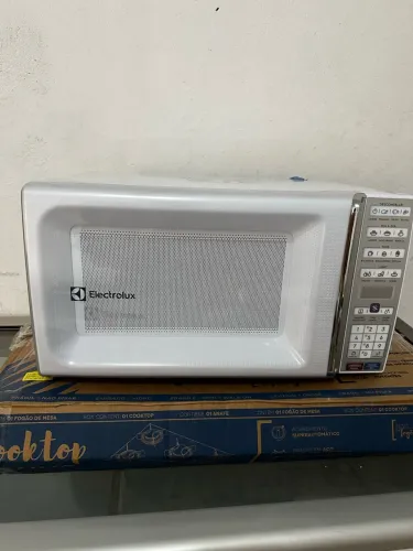 Vendo Microondas Electrolux 36L , novo , nunca usado. 