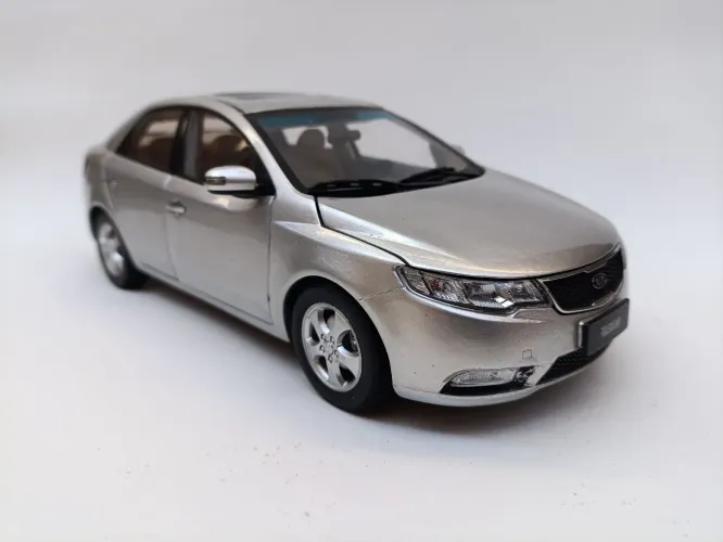 Miniatura Kia cerato 2012 1:18