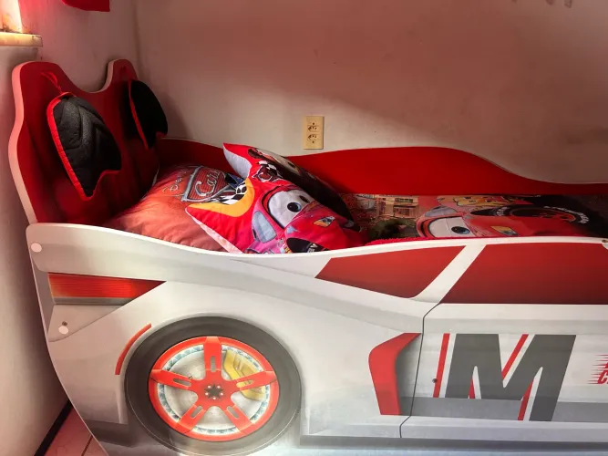 Guarda-roupa infantil + cama infantil temática Carros (leia a descrição)