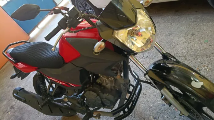 Moto150 factor vermelha
