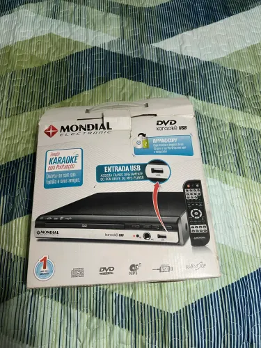 DVD Mondial D-15 com função Karaokê e entrada USB.