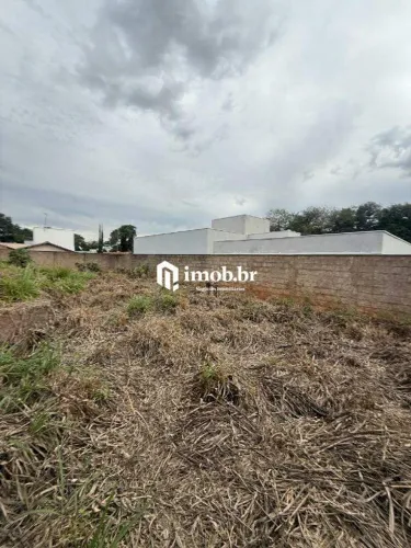Terreno à Venda no Residencial Village Maracanã - 250m² Murado