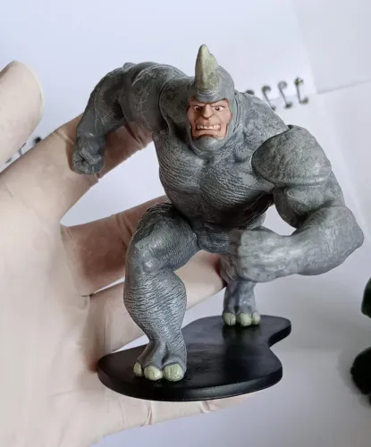 Figuras Marvel e Disney