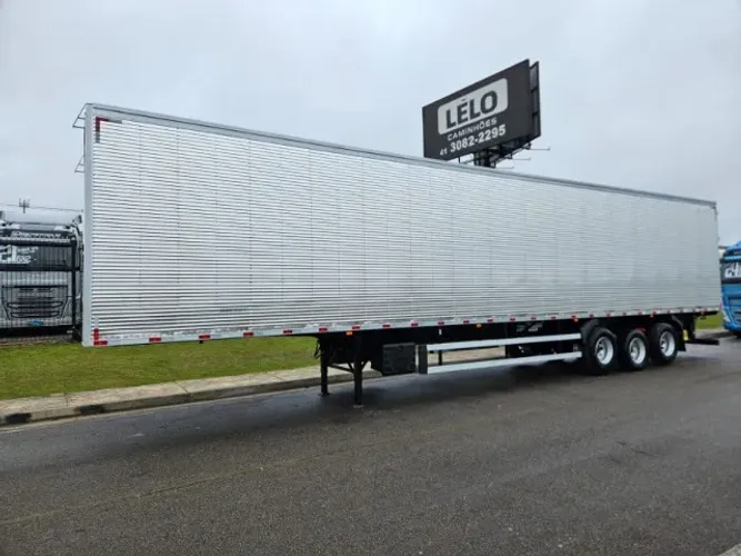 Carreta Baú Nostra 3 Eixos Ano 27 0km 30 plts 15.40 x 2.90 s/pneu suspensão Ar Pneumática