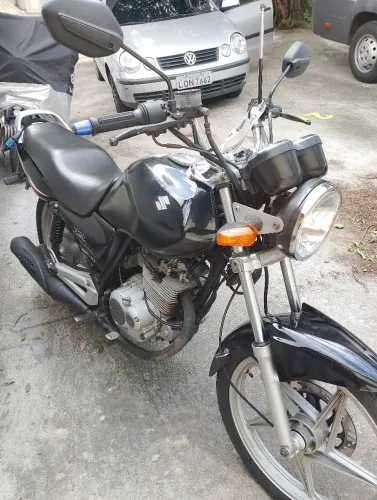 Vendo Suzuki yes 125 documentação no digital , sem nada para fazer , aceito cartão