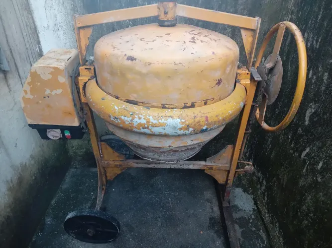 Alugo ou vendo Betoneira 120L 