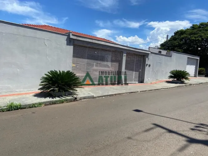 Casa com 4 quartos, sendo 3 suítes a venda na Regiao Norte de Londrina.