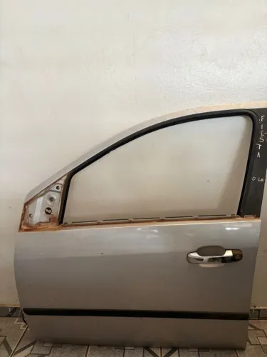 PORTA DIANTEIRA ESQUERDA FORD FIESTA 