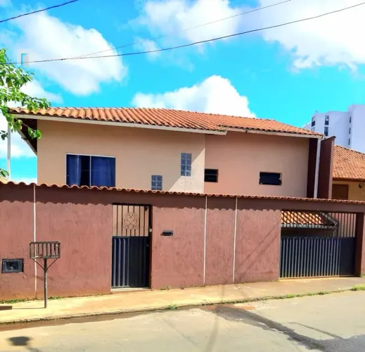 Casa 4 quartos - Aeroporto