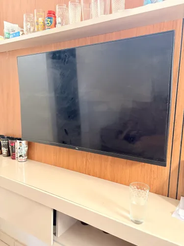 TV TCL Smart 43 polegadas com defeito na tela