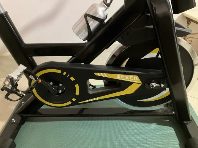 Bicicleta spinning com rodas de Inércia 13kg - Wct Fitness Cor Preto