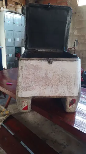 Baú de moto entrega