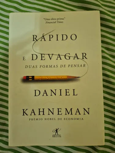 Livro Rápido e Devagar, de Daniel Kahneman