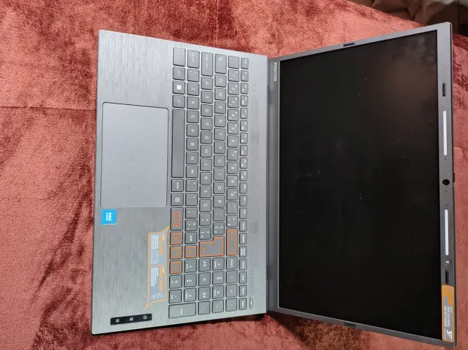 Vendo notebook.pouco tempo de uso