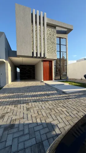 Vendo duplex em condomínio.