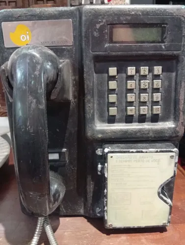 Telefone do Tipo Orelhão Antigo