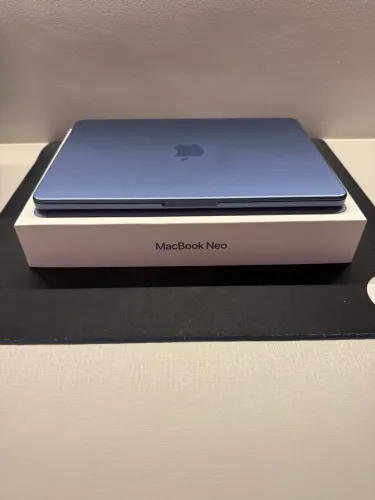 MacBook Neo - 8 GB RAM / 256 GB SSD - sem detalhes - garantia até 05/2027