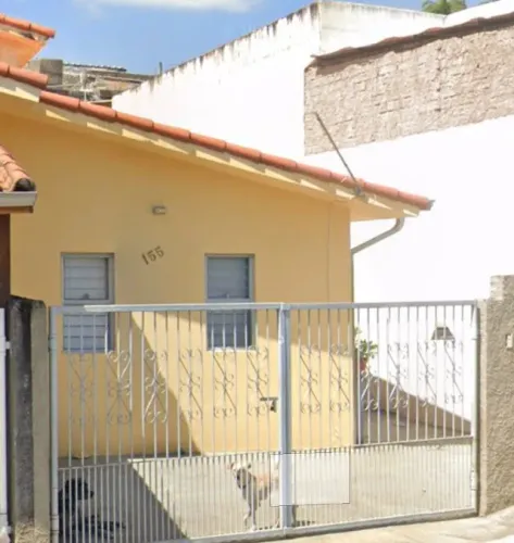 Casa em São Roque, ótima localização! Documentação 100% para financiamento bancário.