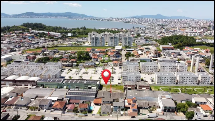 Terreno com 364m² no bairro Serraria em São José, ideal para empresas, próximo a BR 101