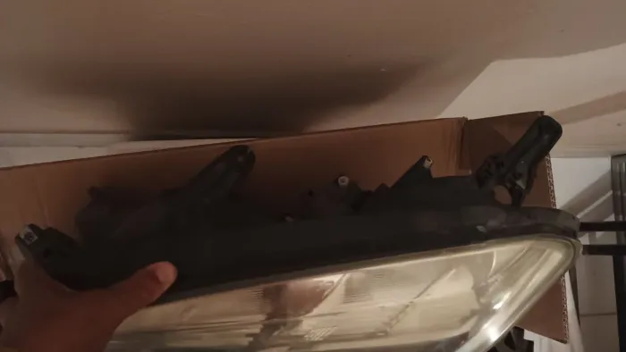 Vendo farol da traker lado esquerdo semi novo em perfeito estado