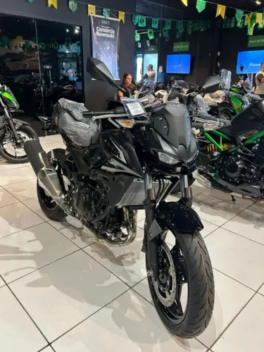 KAWASAKI Z500 SE PRETA 2026
