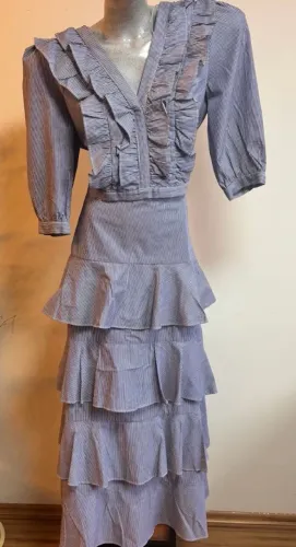 conjunto saia midi com babado e blusa manga bufante