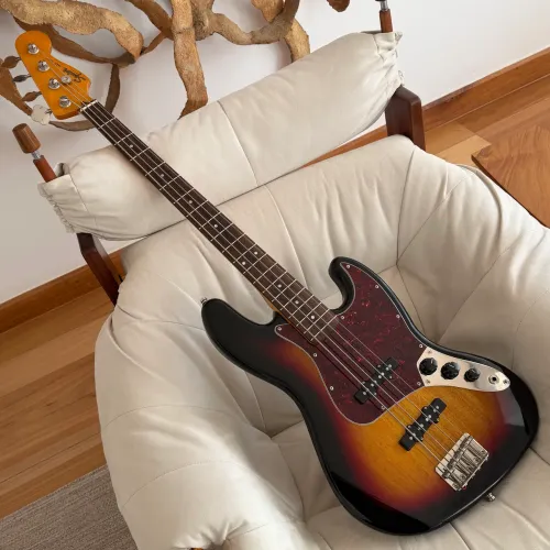 Baixo Squier Classic Vibe Jazz Bass 60s