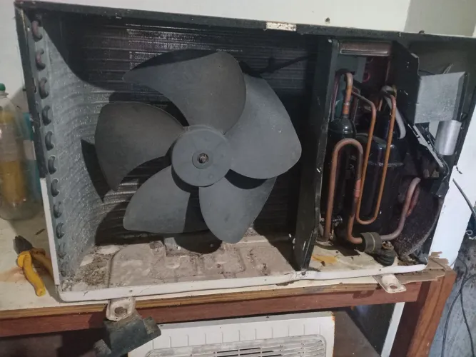 Vendo condensador de 12 mil btus convencional completo 