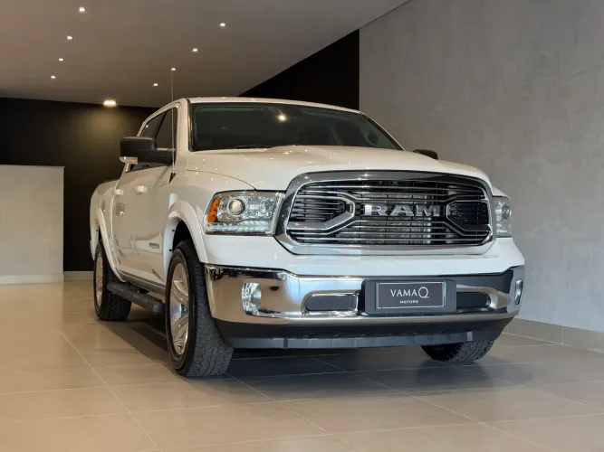 Ram Classic Laramie 5.7 V8 16V Gasolina 4X4 Aut. 2023