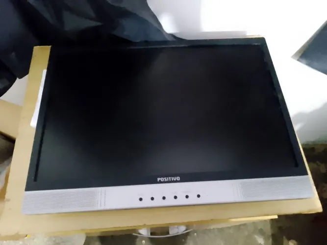 Monitor Positivo 22" liga mas não dá vídeo