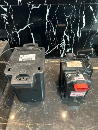 Vendo 2 transformadores 220/127 e 127/220 