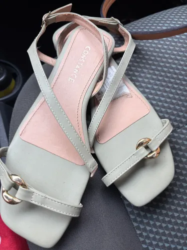 Vendo rasteira marca Constance n36