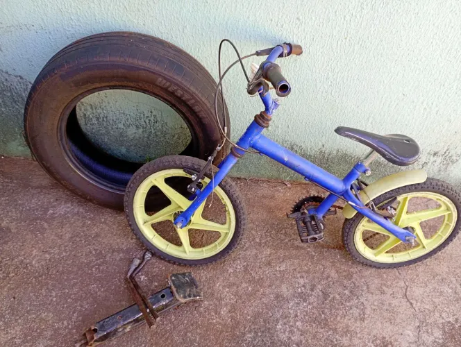 Bicicleta para concerto macaco com chaves e penu usado sem remendo