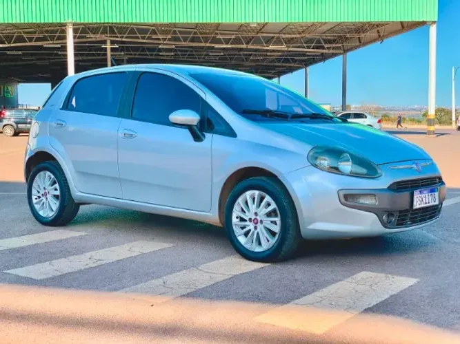 Fiat Punto Essence Dualogic 1.6 Flex 16V 5P 2016