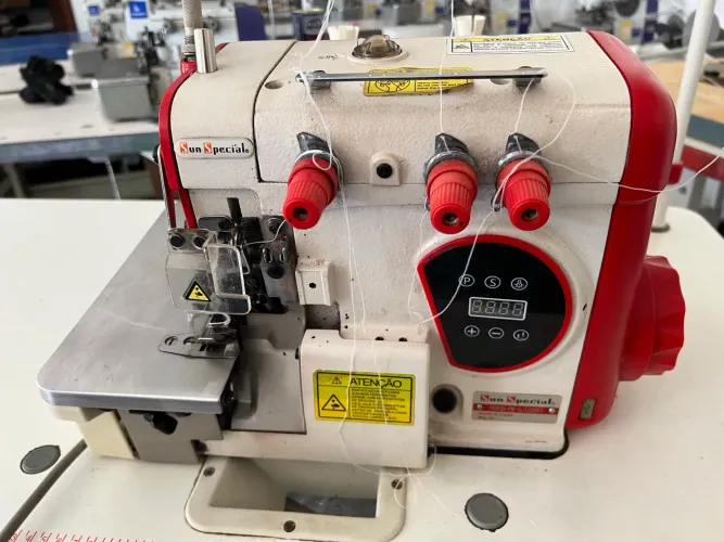 Máquina de costura industrial