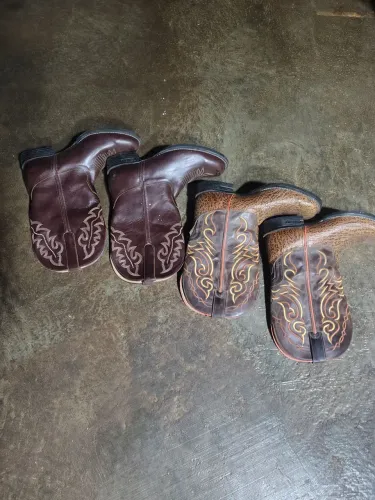 Vendo ou troco Dois par de Botas