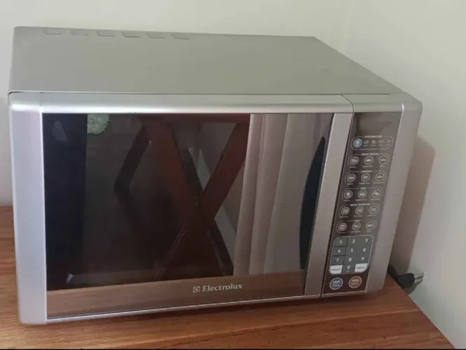 Microondas Eletrolux 31 litros