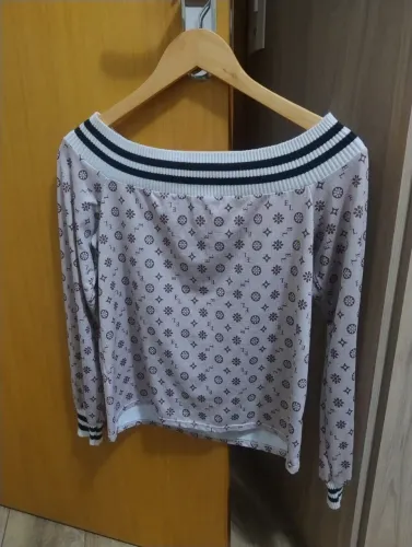 Blusa manga comprida com punho em malha.