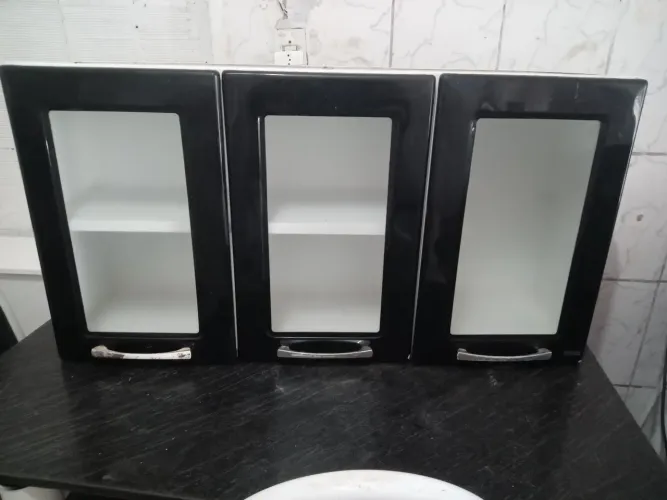 VENDO UM.ARMARIO AEREO 3 PORTAS BOM TODO
