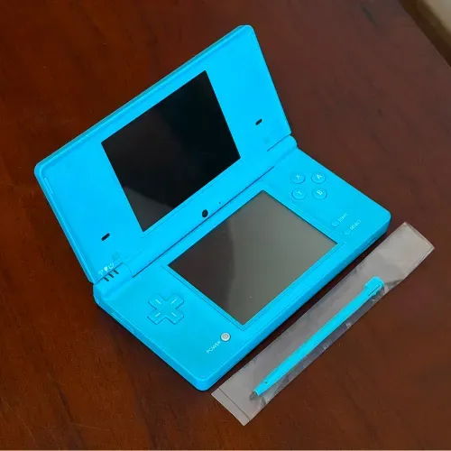 Nintendo DSi + 4 JOGOS DE BRINDE