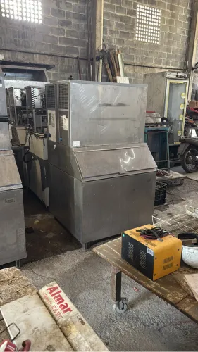 Máquina de gelo cubo EVEREST EGC 300 MA