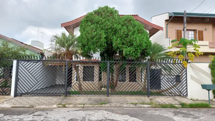 Ótima casa no condomínio Primavera - Av Independência Taubaté