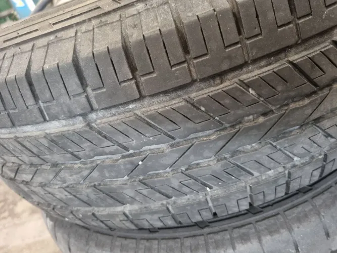 Vendo pneu 235/75R15