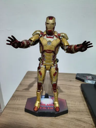 Iron Man Mark 42 1/6 Articulada. Não é Hot Toys.