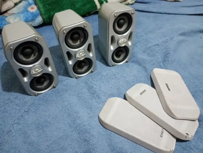 Caixas satélites sony